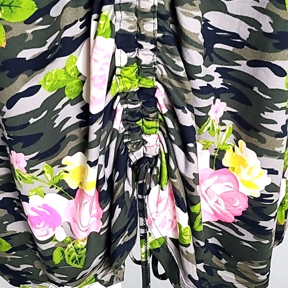 Bae City Green & Black Camouflage Top, Pink Roses, Ruching Down Front, Sz 1X - Picture 4 of 8